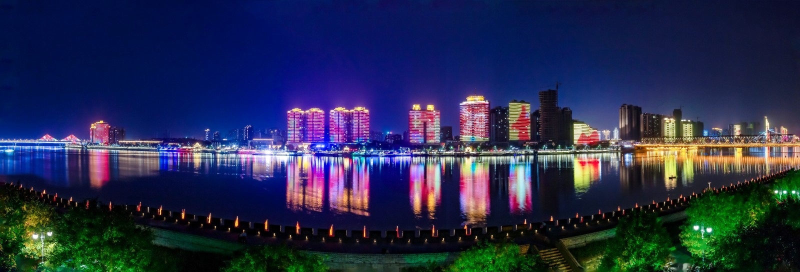 襄阳三江五岸夜景亮化工程实景