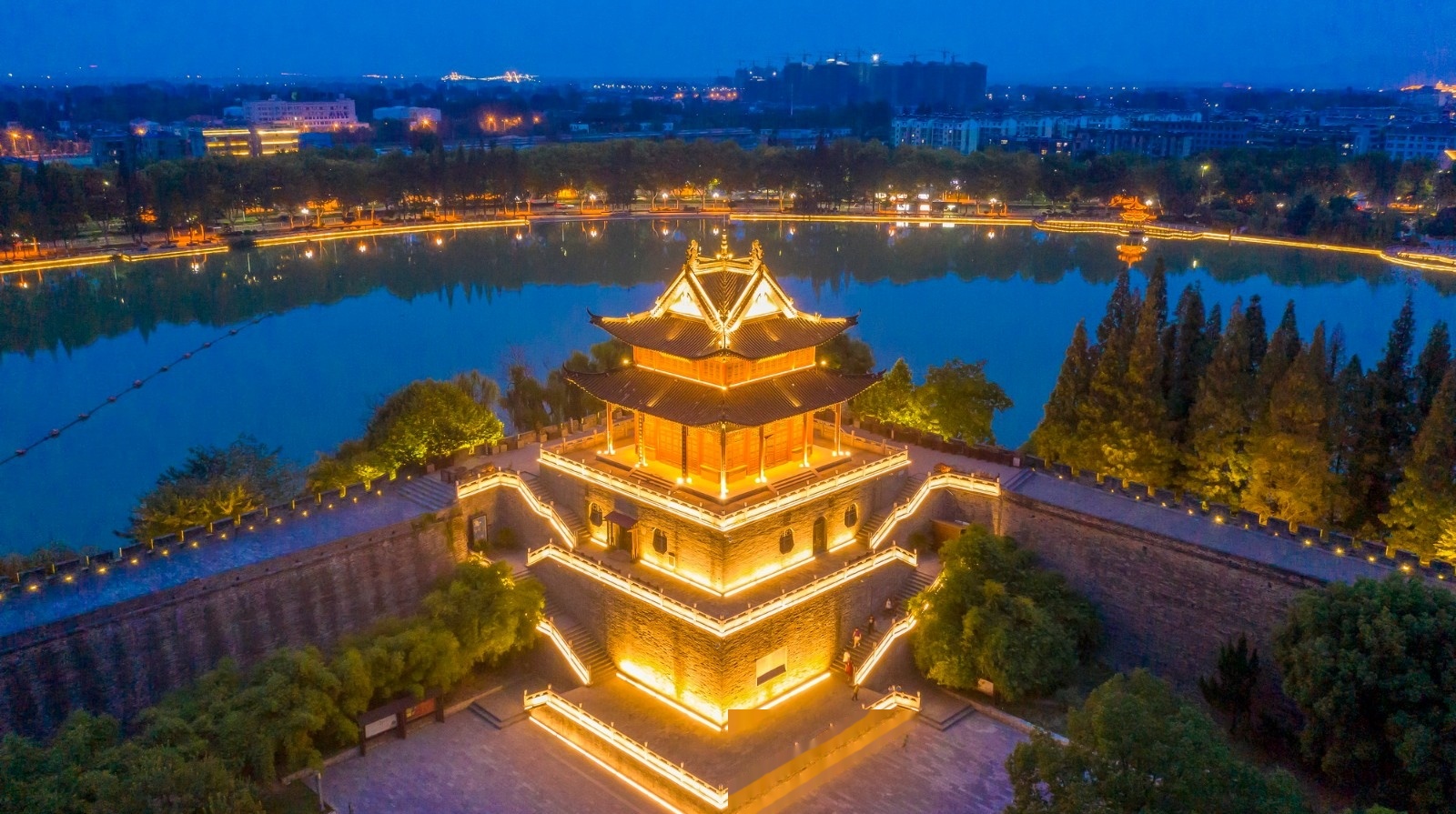 黄陂仿古建筑夜景亮化实拍