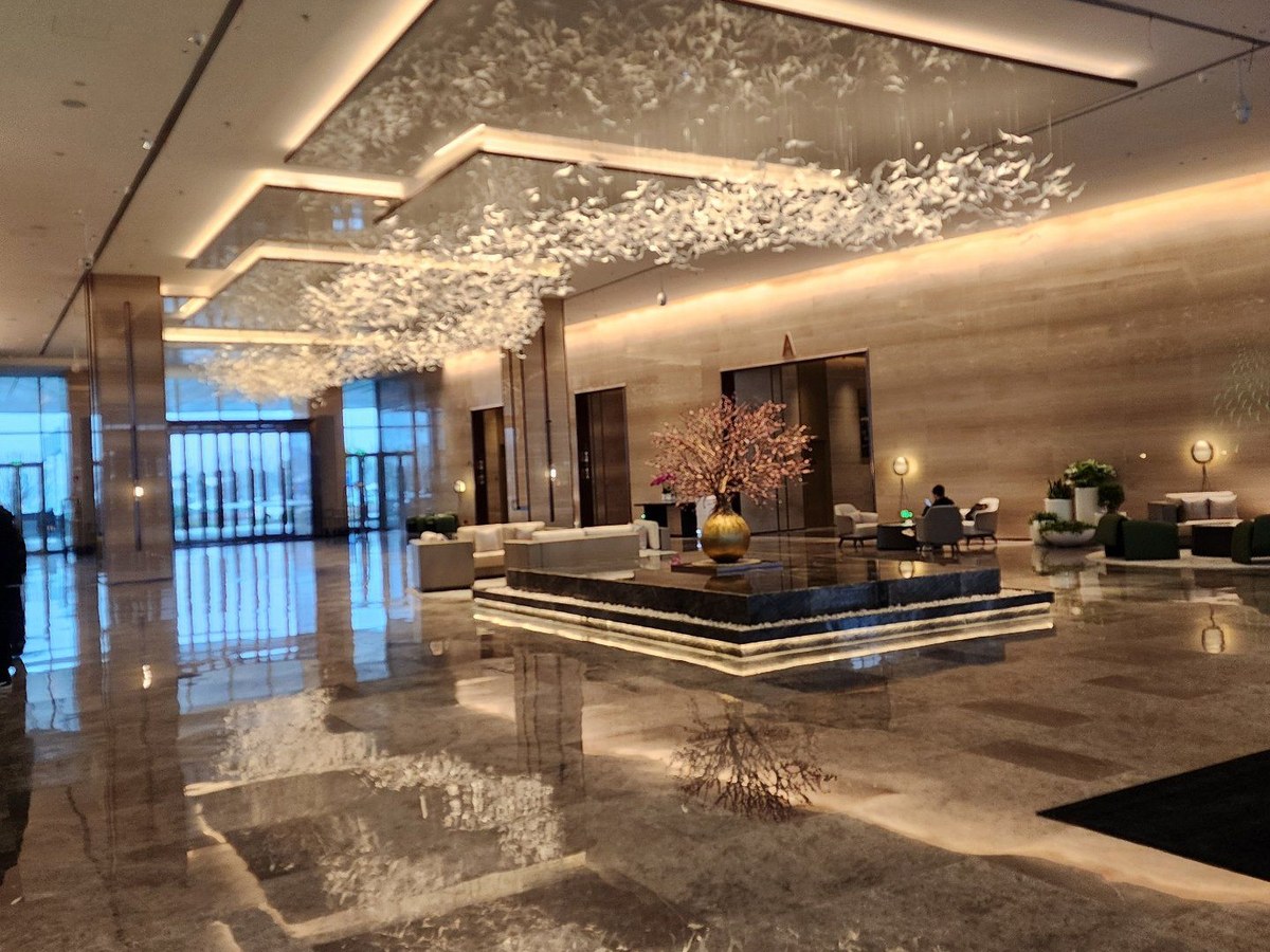 大堂客房餐饮怎么布光:酒店照明设计的三个分区